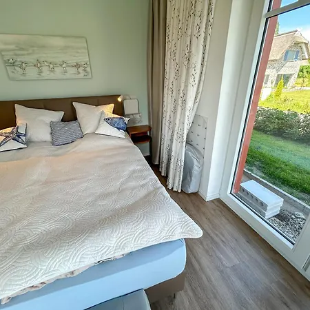 Holiday home Exklusives Luxus-ferienhaus Mit Whirlpool Auf Ruegen Puddemin