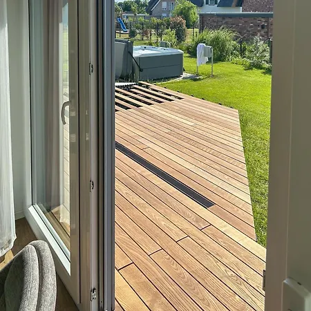 Holiday home Exklusives Luxus-ferienhaus Mit Whirlpool Auf Ruegen Puddemin