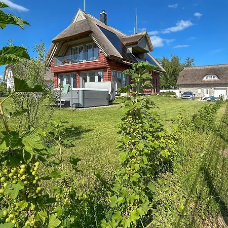 Exklusives Luxus-ferienhaus Mit Whirlpool Auf Ruegen Puddemin