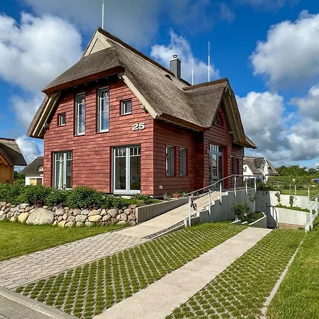 Exklusives Luxus-ferienhaus Mit Whirlpool Auf Ruegen