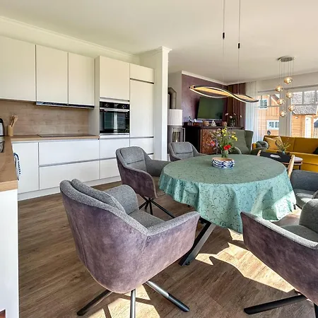 Exklusives Luxus-ferienhaus Mit Whirlpool Auf Ruegen *